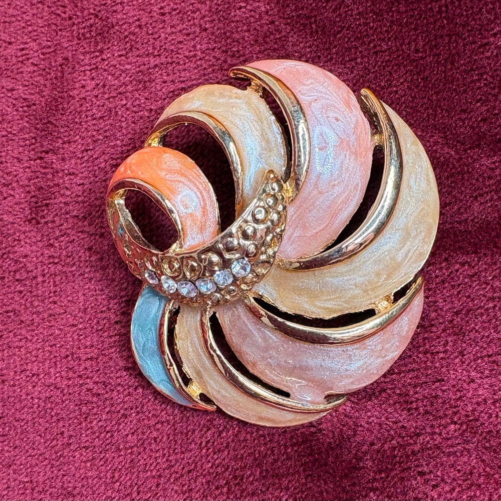 Vintage Trifari Brooch